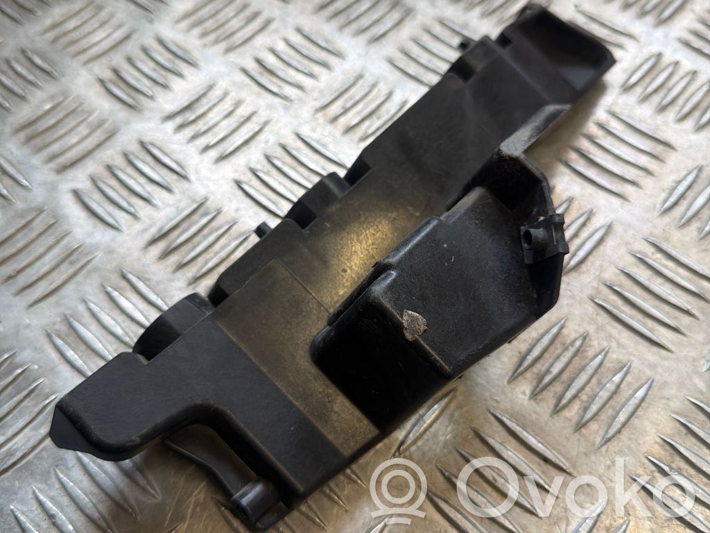 Audi Q7 4M Front bumper mounting bracket 