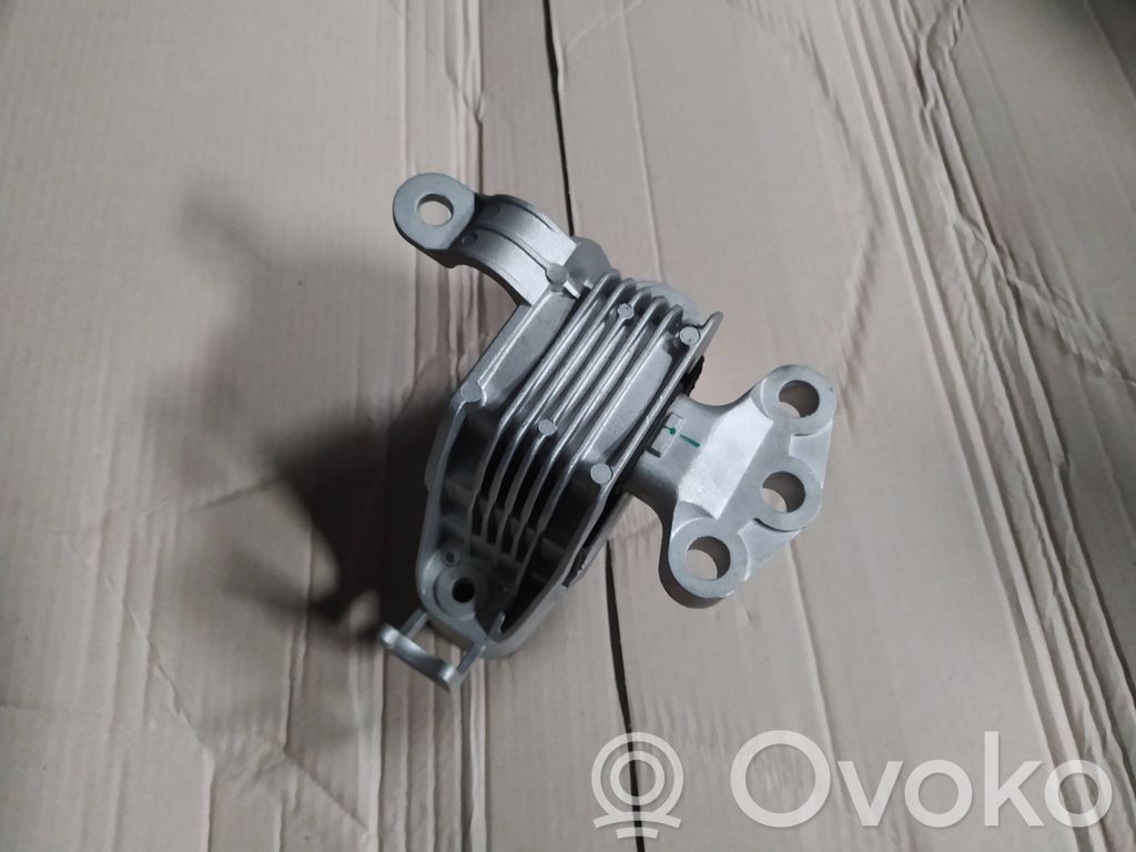 Opel Astra J Engine mount bracket 