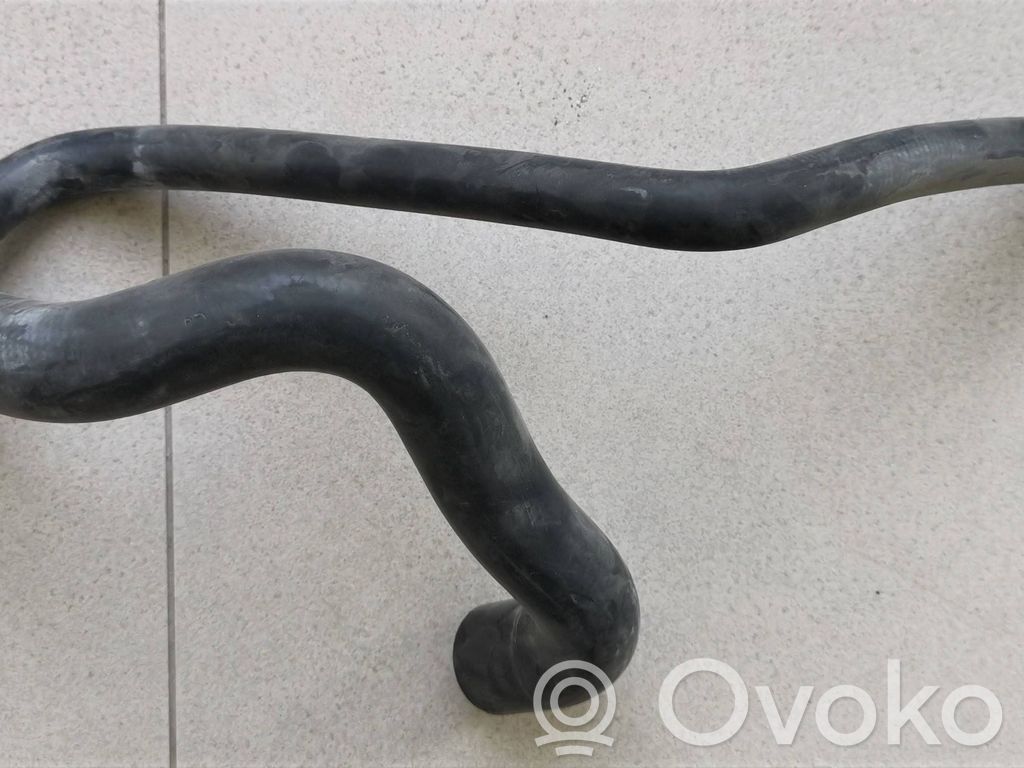 Audi A4 S4 B5 8D Tuyau de liquide de refroidissement moteur 