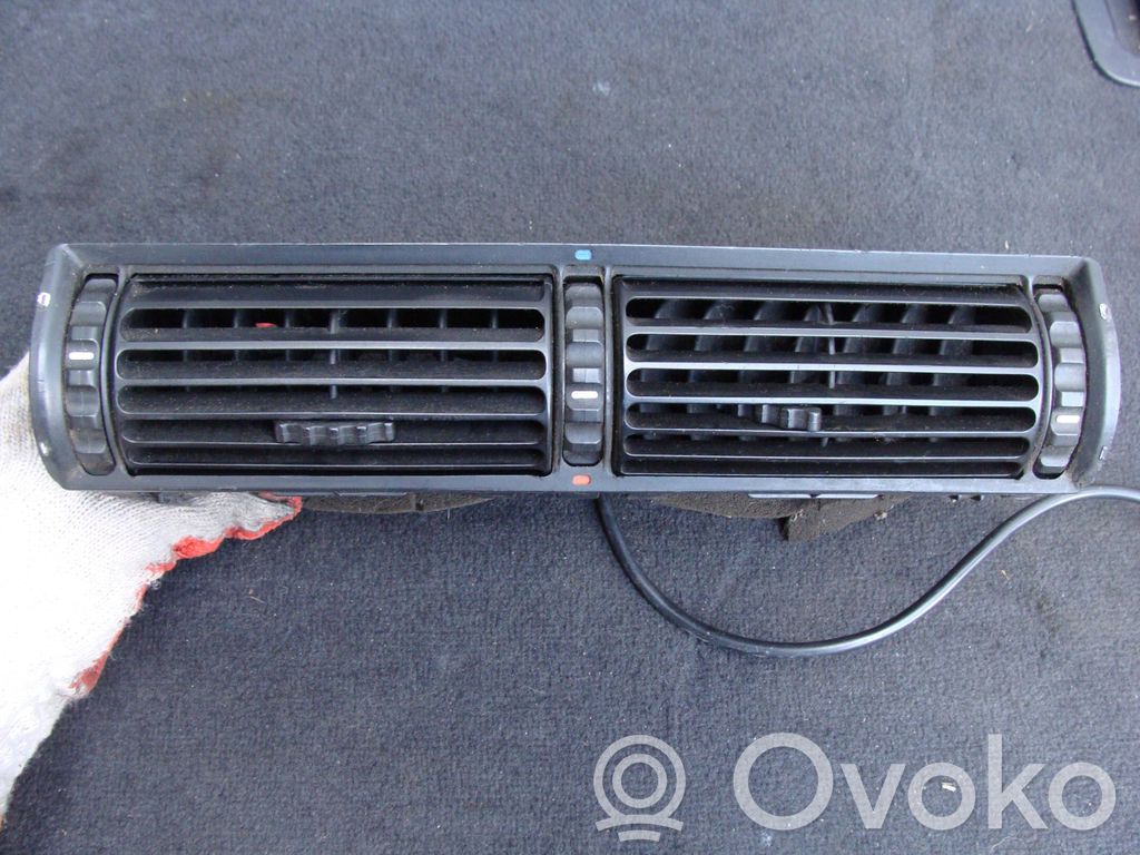 BMW 7 E32 Dysze / Kratki środkowego nawiewu deski rozdzielczej 