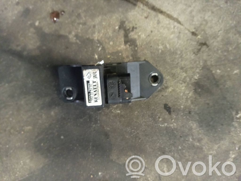 Renault Kangoo I Airbagsensor Crashsensor Drucksensor 