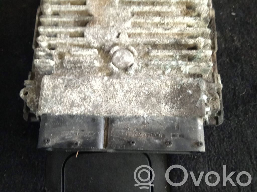 Volkswagen PASSAT B7 Engine control unit/module 