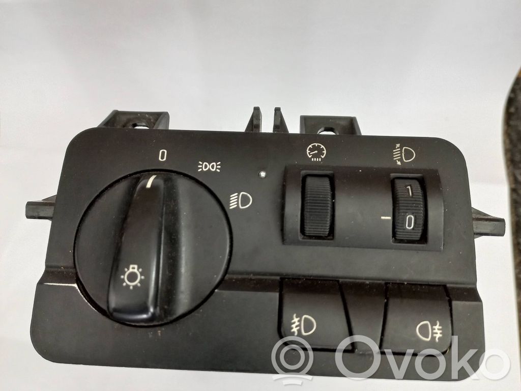 Light switch   6907947,0182361,086480061
