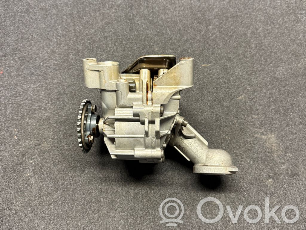 BMW 5 F10 F11 Oil pump 
