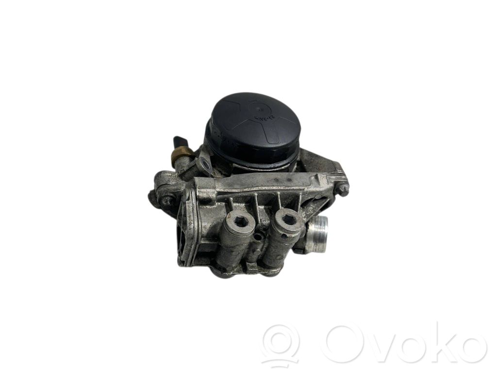 BMW 4 F32 F33 Öljynsuodattimen kannake 
