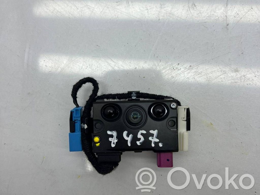 Tesla Model Y Windshield/windscreen camera 