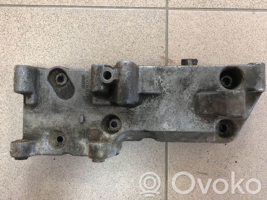 Volvo S40, V40 A/C compressor mount bracket 