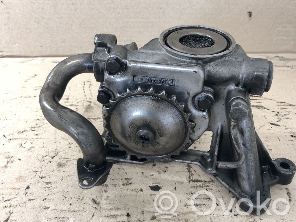 Audi A6 S6 C5 4B Oil pump 
