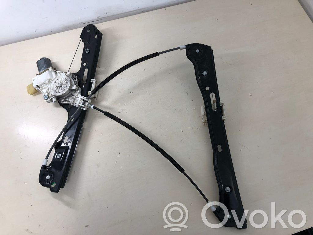 BMW 1 E81 E87 Front door window regulator with motor 