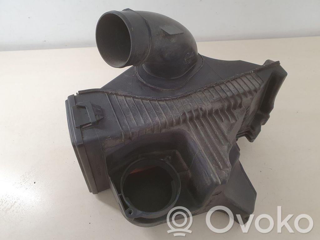 Renault Clio III Air filter box 