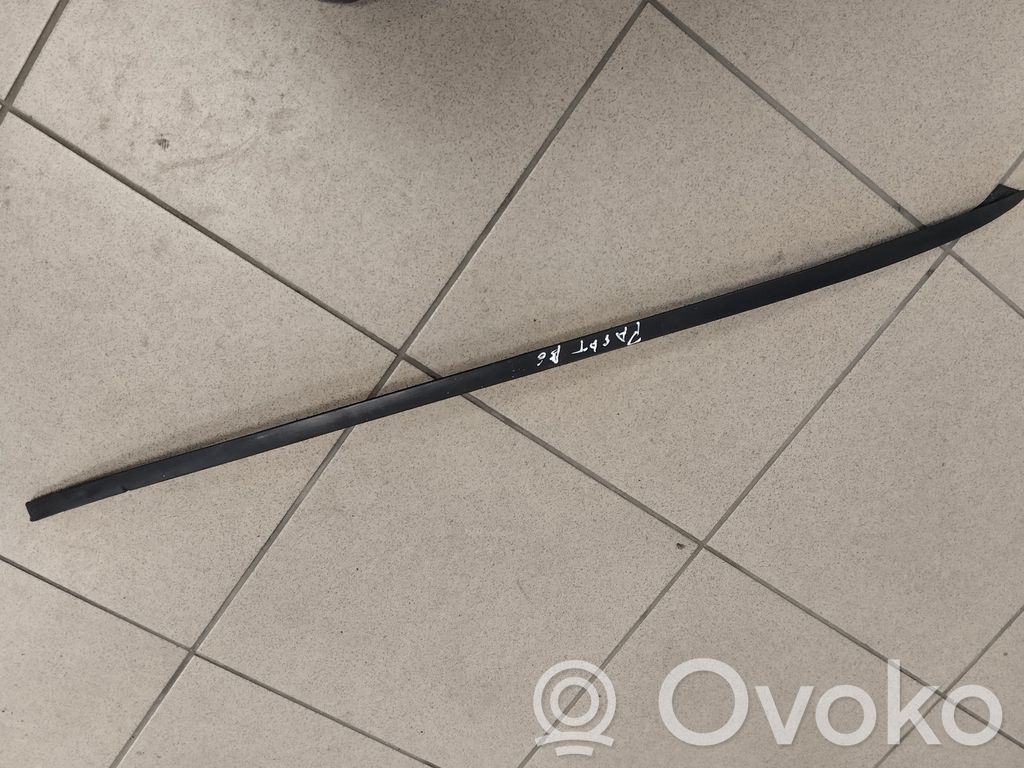Volkswagen PASSAT B6 Windshield trim 
