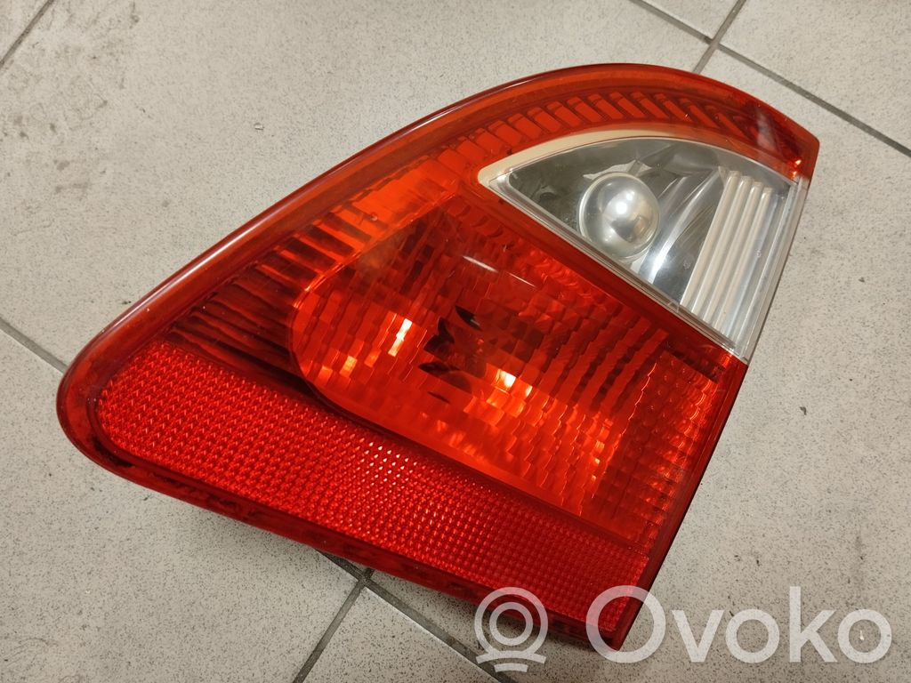 Ford Galaxy Aizmugurējais lukturis pārsegā 