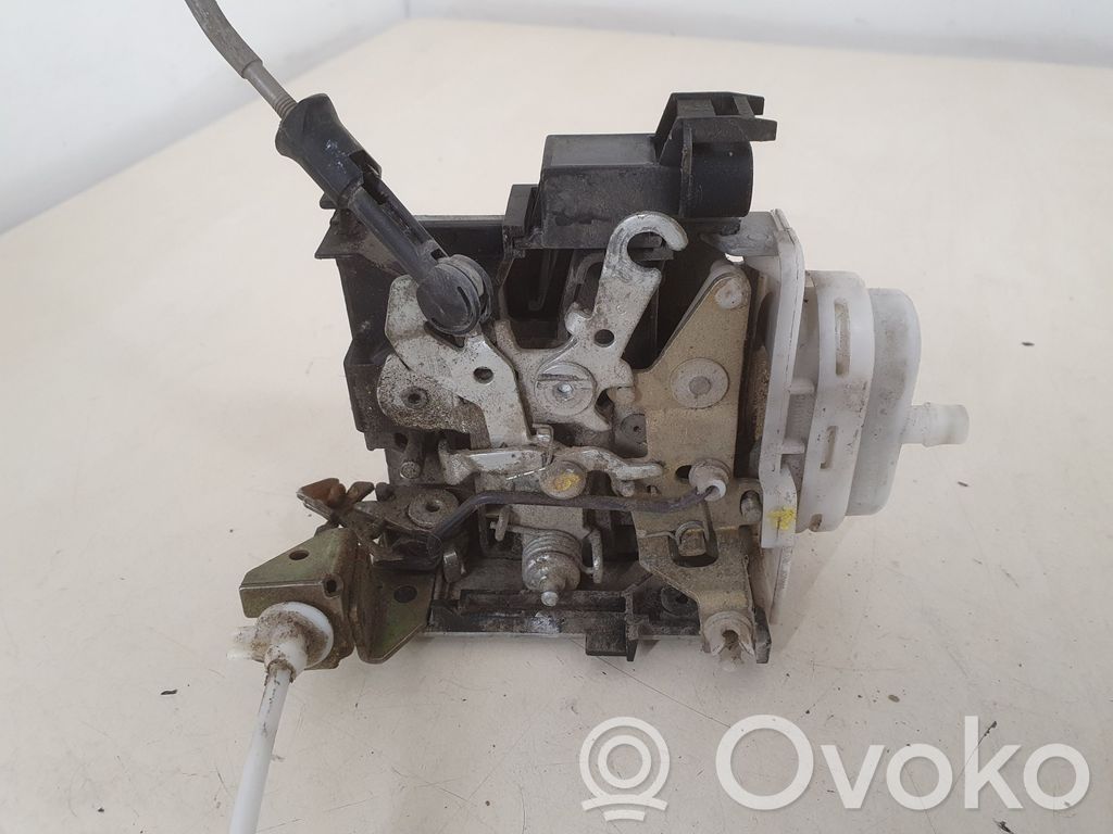 Audi A4 S4 B5 8D Front door lock 