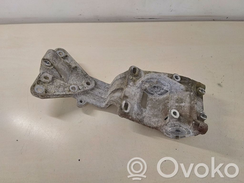 Volvo C30 Generator/alternator bracket 