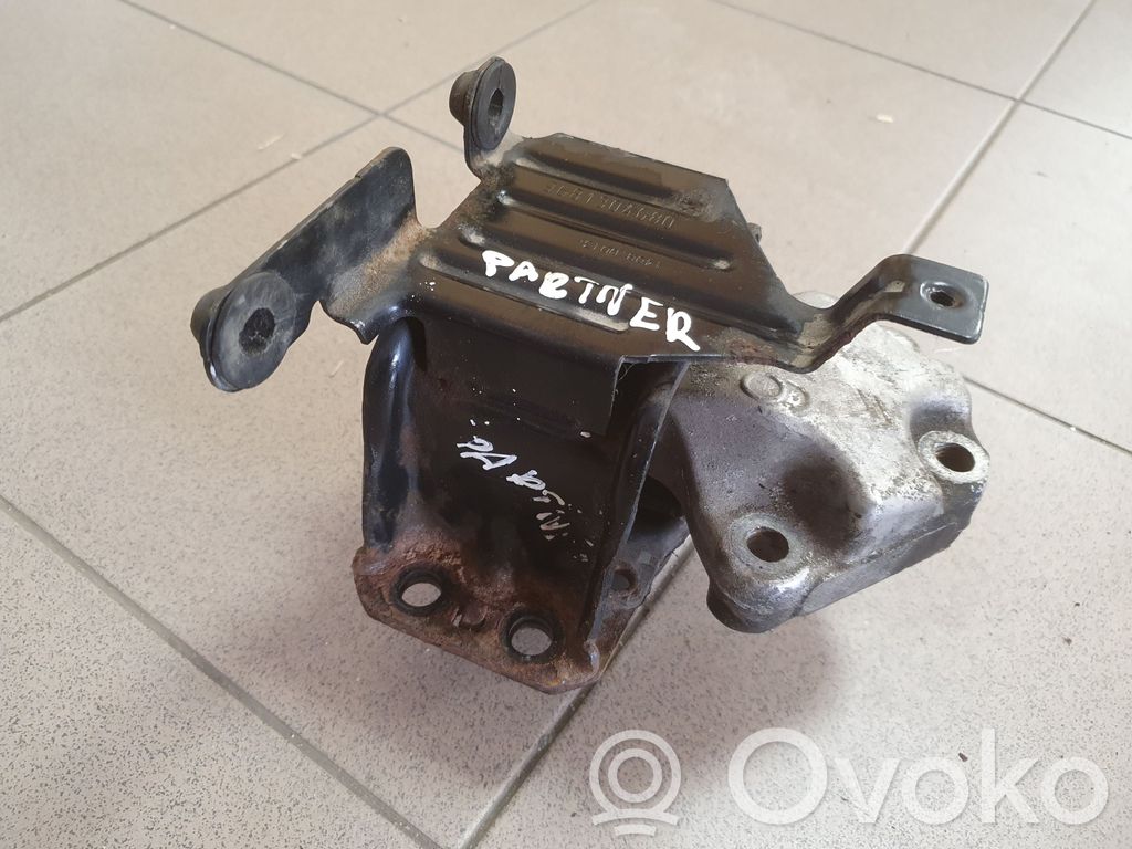 Peugeot Partner Engine mount bracket 