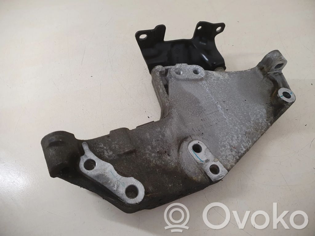 Opel Vivaro Engine mounting bracket 