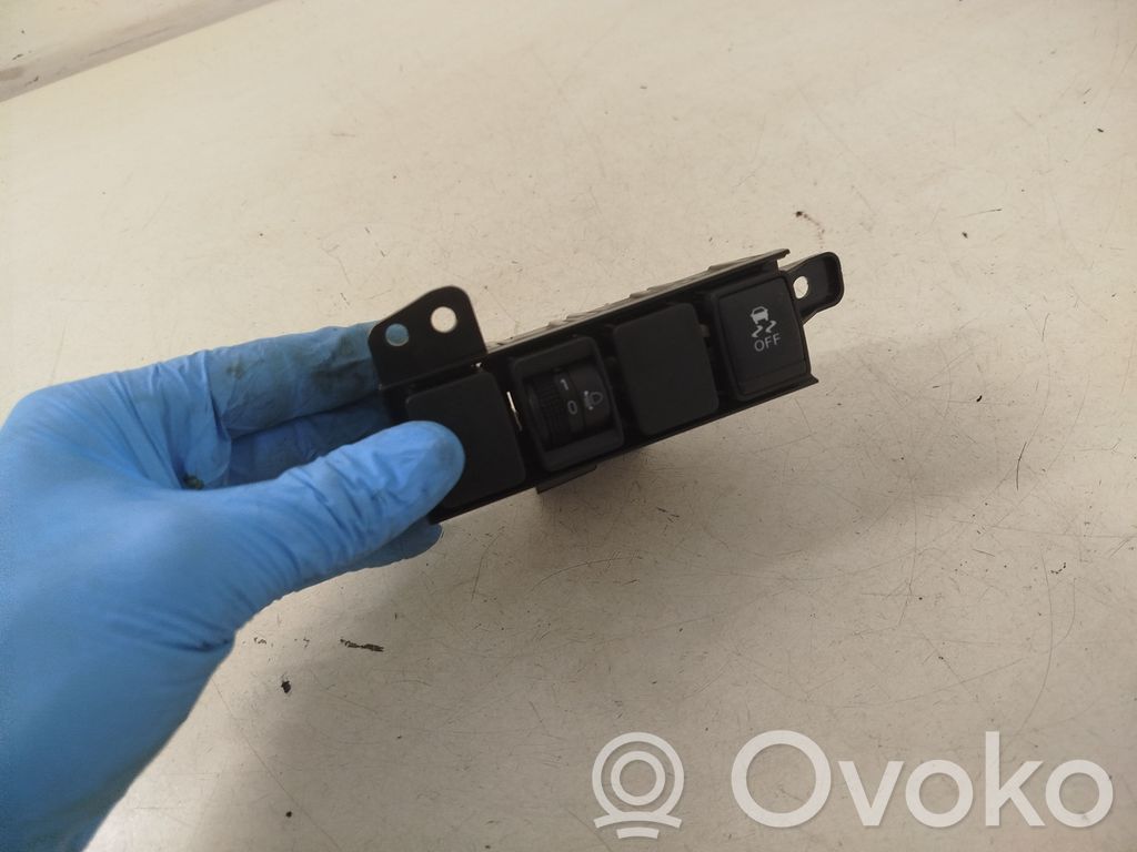 Nissan Qashqai A set of switches 