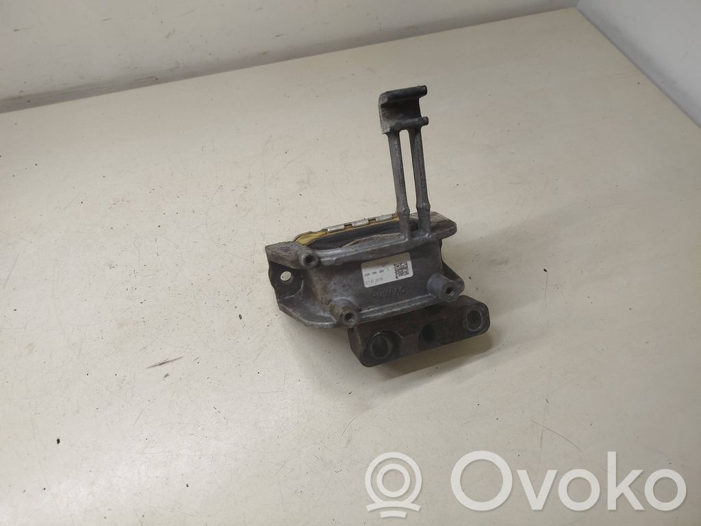 Volkswagen PASSAT B8 Engine mount bracket 