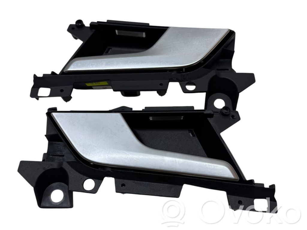 Manecilla interna puerta delantera   8W6837020A,8W6837019A