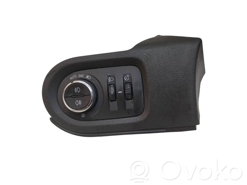 Opel Grandland X Light switch 