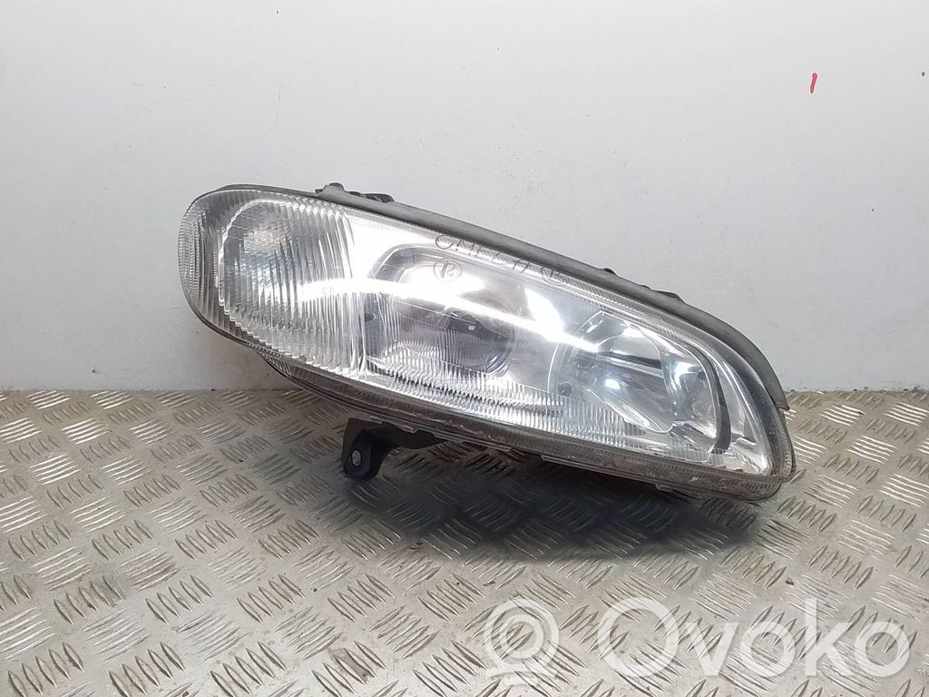 Opel Omega B1 Far 