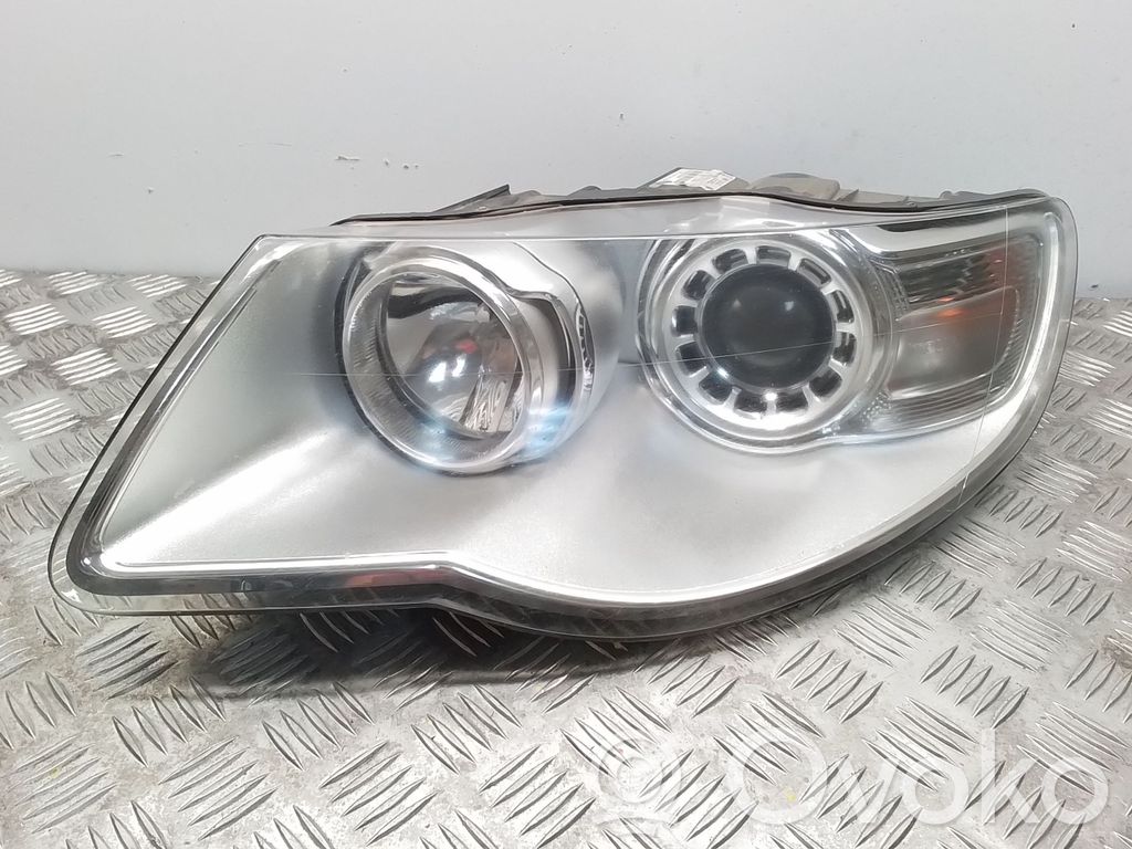 Volkswagen Touareg I Lampa przednia 