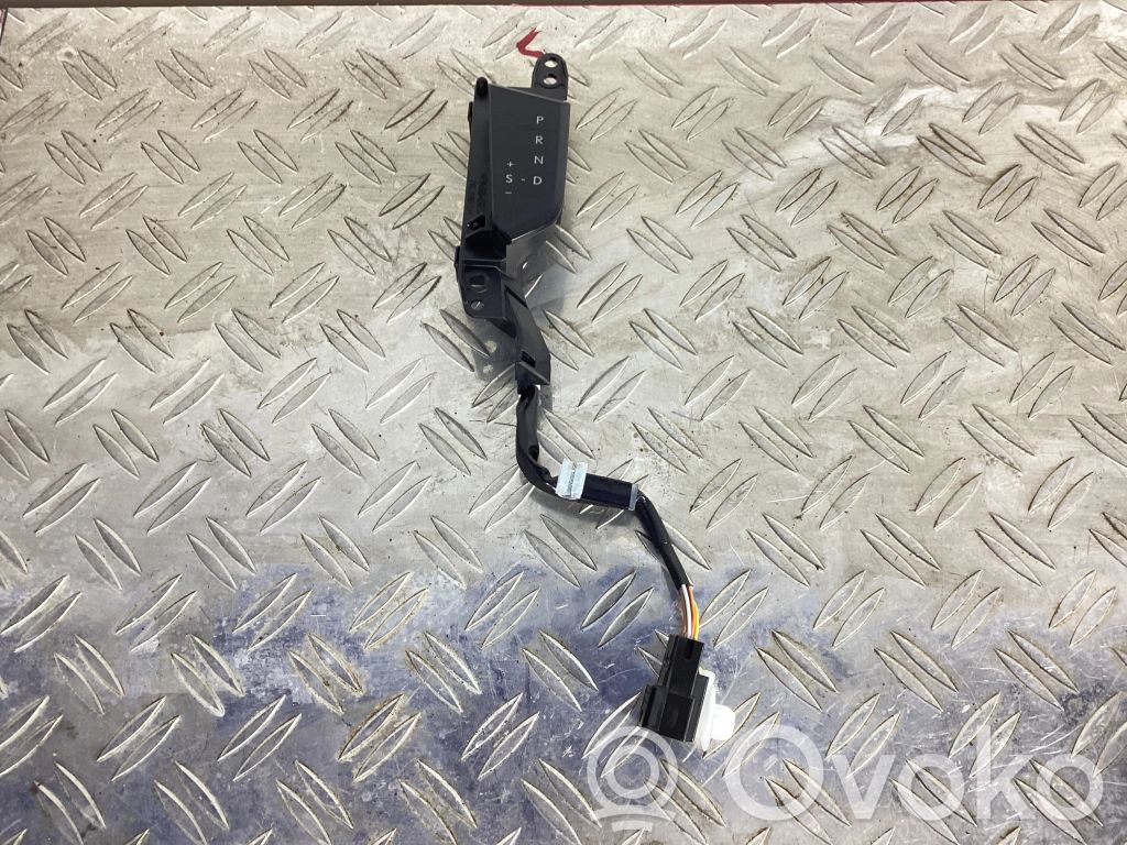 Gear shift selector indicator   76L896