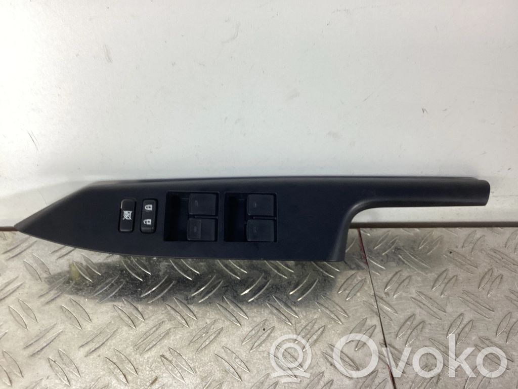Lexus CT 200H Electric window control switch 