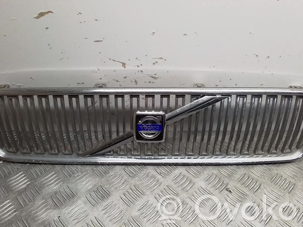 Volvo V50 Grotelės viršutinės 