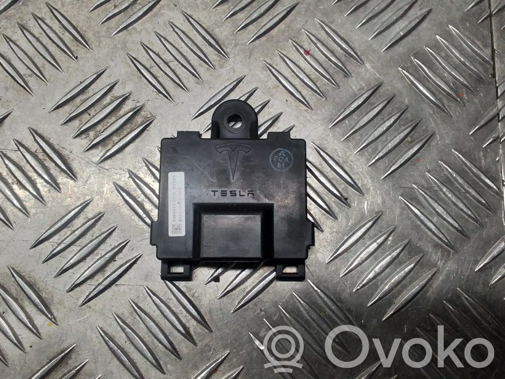 Tesla Model S Unidad de control/módulo de la puerta 