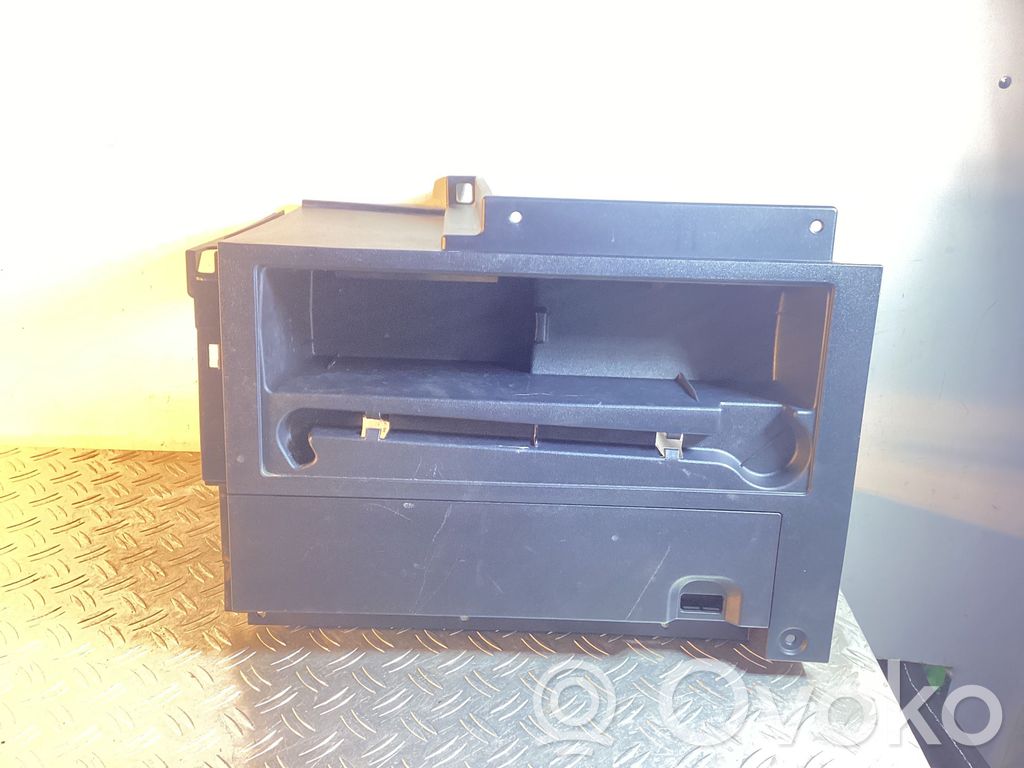 Lexus NX Caja de herramientas 