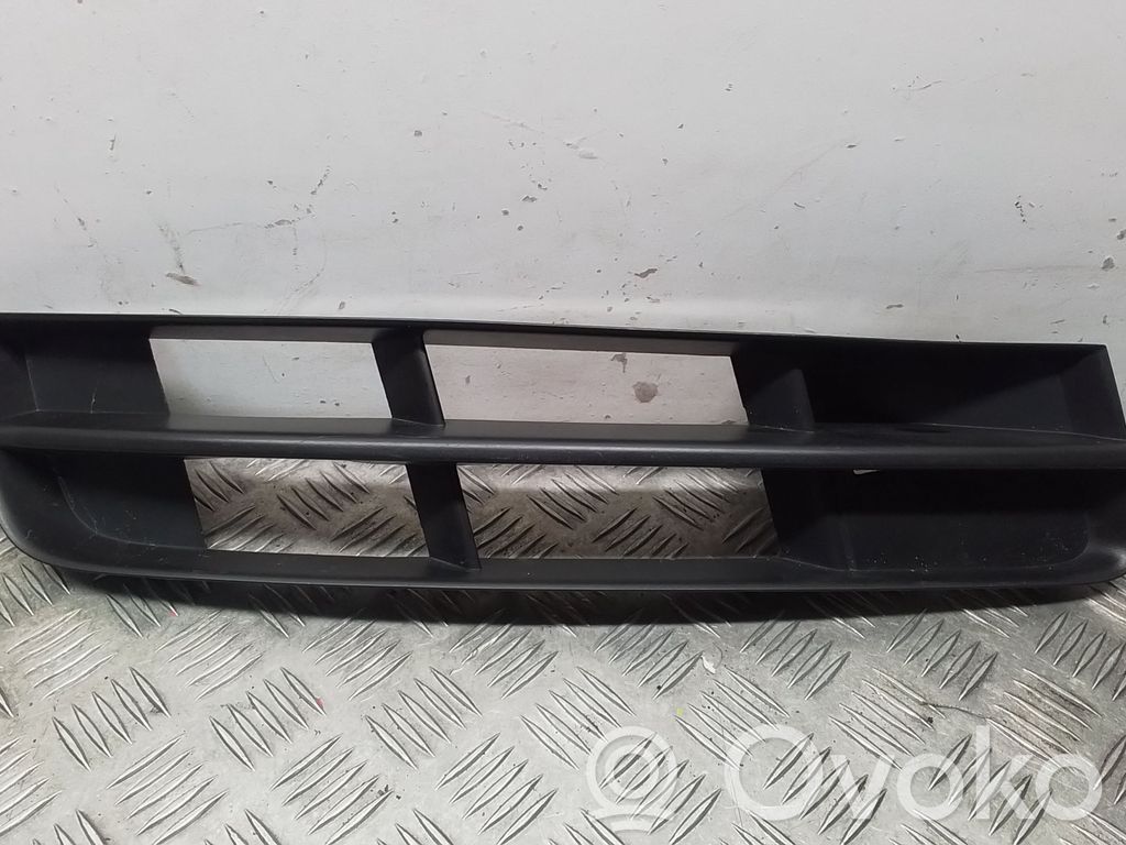 Audi Q7 4L Etupuskurin alempi jäähdytinsäleikkö 