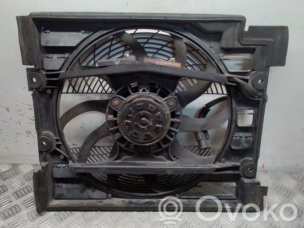 BMW 5 E39 Elektrisks radiatoru ventilators 