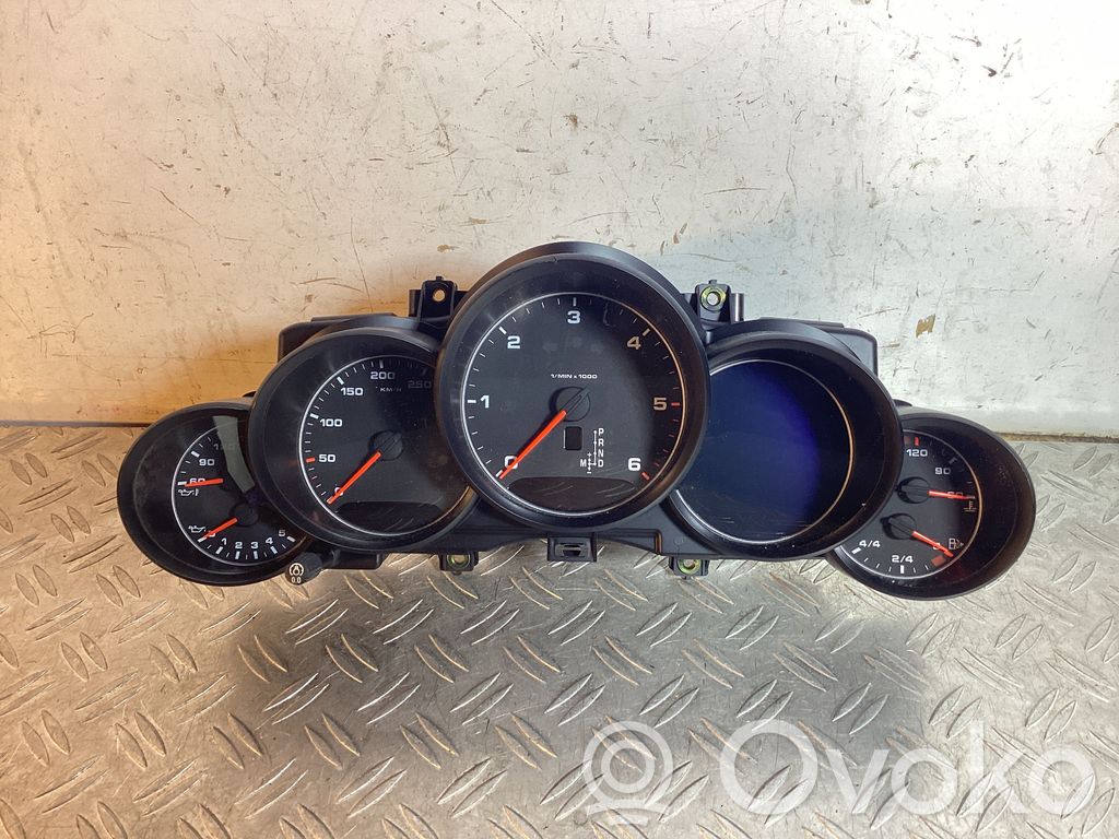 Porsche Cayenne (92A) Speedometer (instrument cluster) 