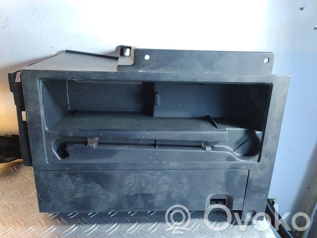 Lexus NX Caja de herramientas 