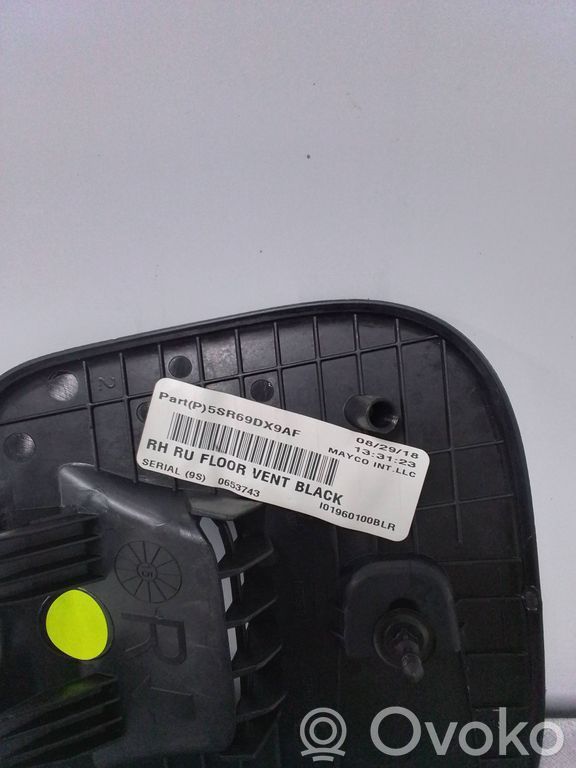 Chrysler Pacifica Rejilla de ventilación trasera 