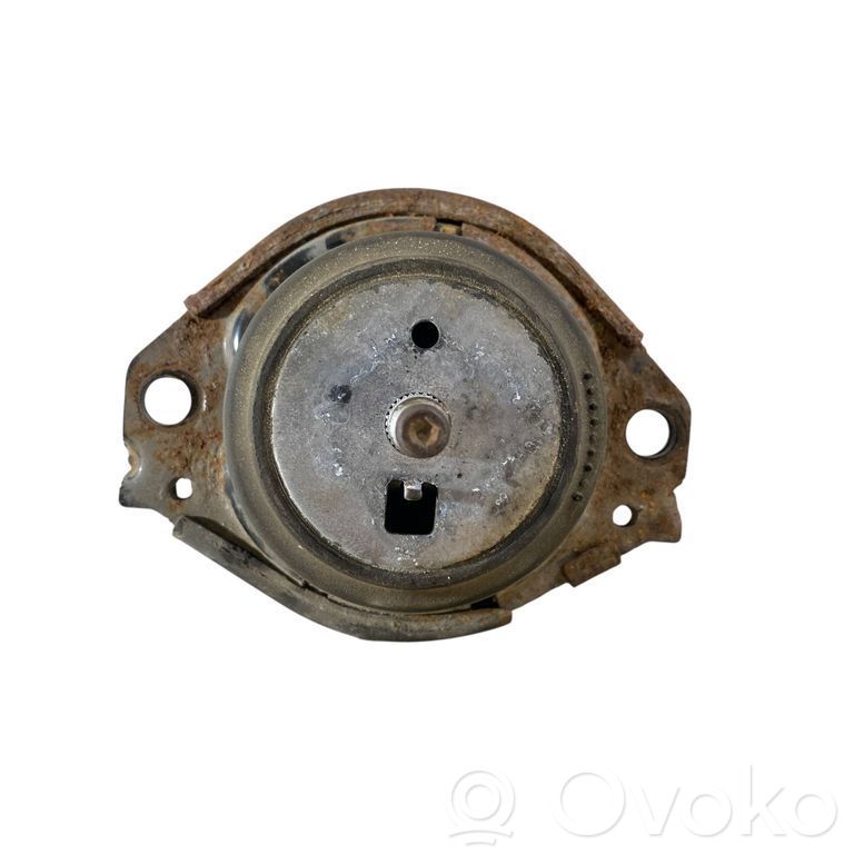 Dodge Durango Engine mount bracket 