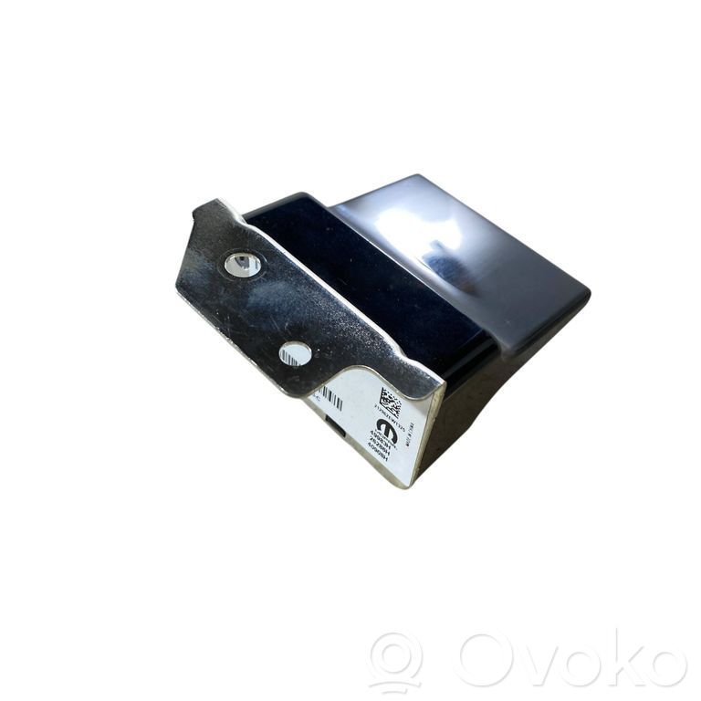Pystyantennivahvistin   68293977AA,P68293977AA