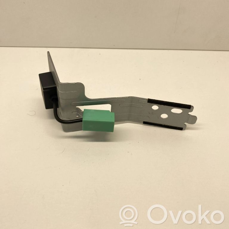 Mazda CX-5 II GPS-pystyantenni 
