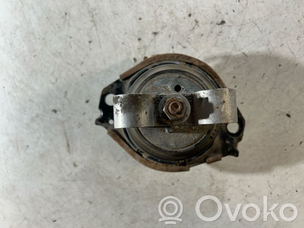 Dodge Challenger Engine mount bracket 