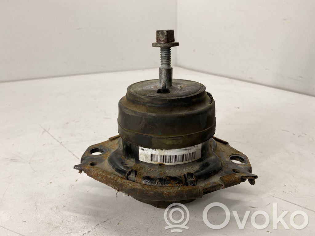 Jeep Grand Cherokee Engine mount bracket 