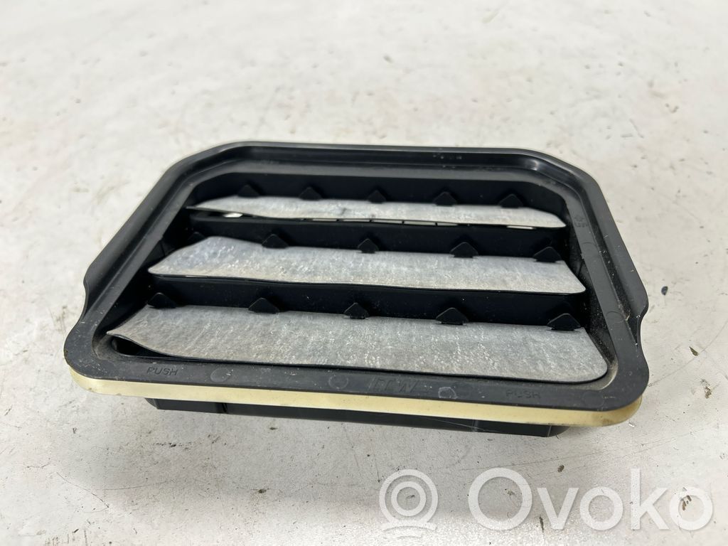 Ford Escape IV Kratka wentylacyjna pod zderzakiem tylnym 