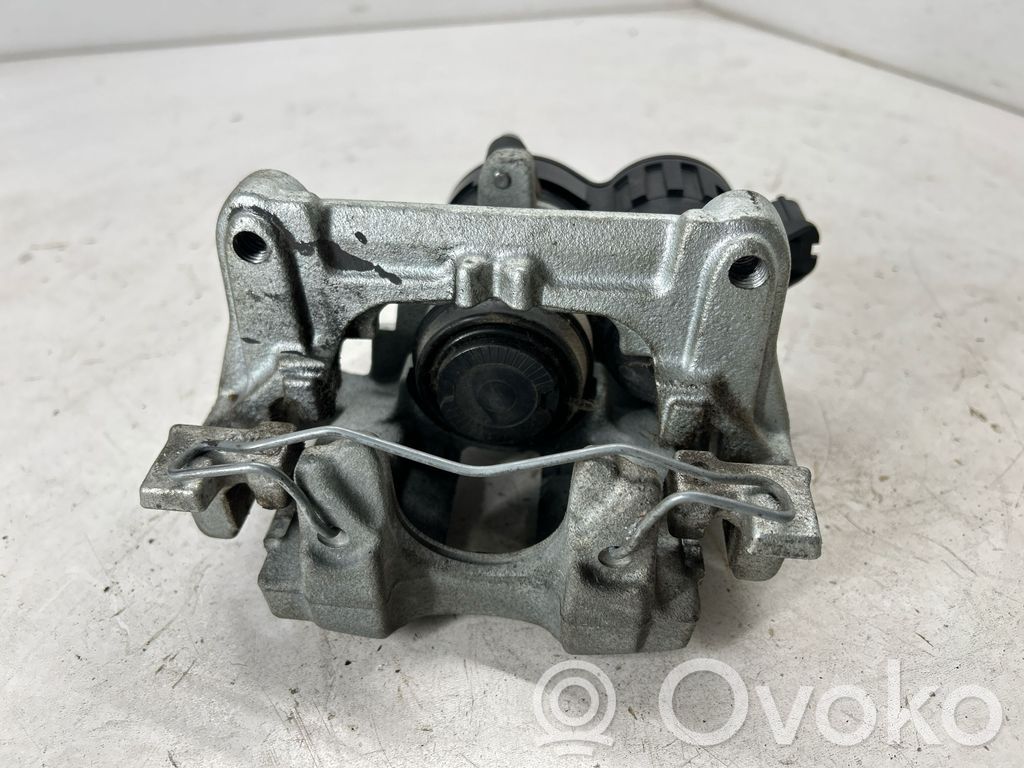 Ford Escape IV Tylny zacisk hamulcowy 