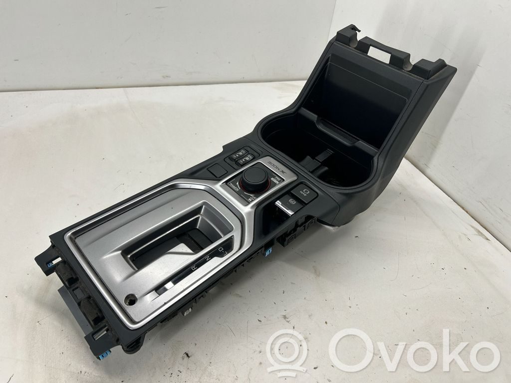 Subaru Forester SK Consola de plástico de la palanca de cambios 