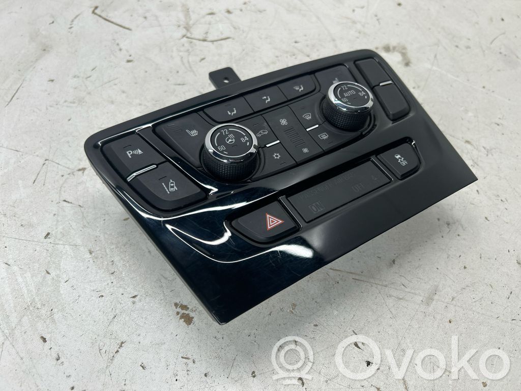 Buick Encore I Climate control unit 