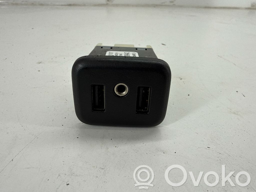 Chevrolet Camaro USB socket connector 