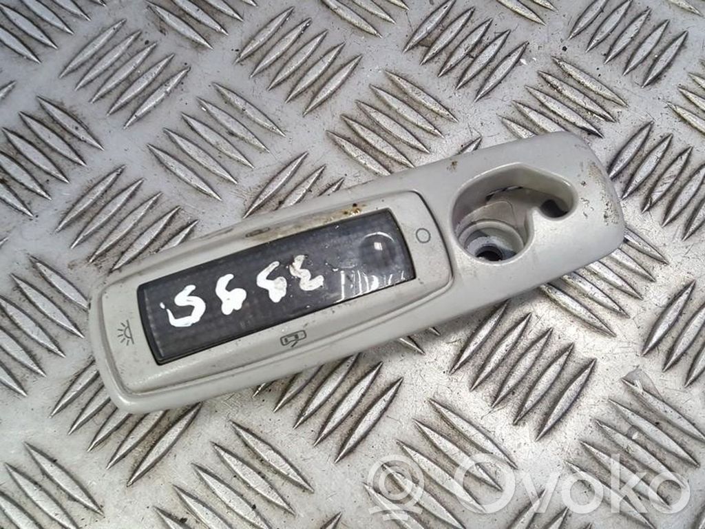 Volkswagen PASSAT B5 Lampă scaun spate