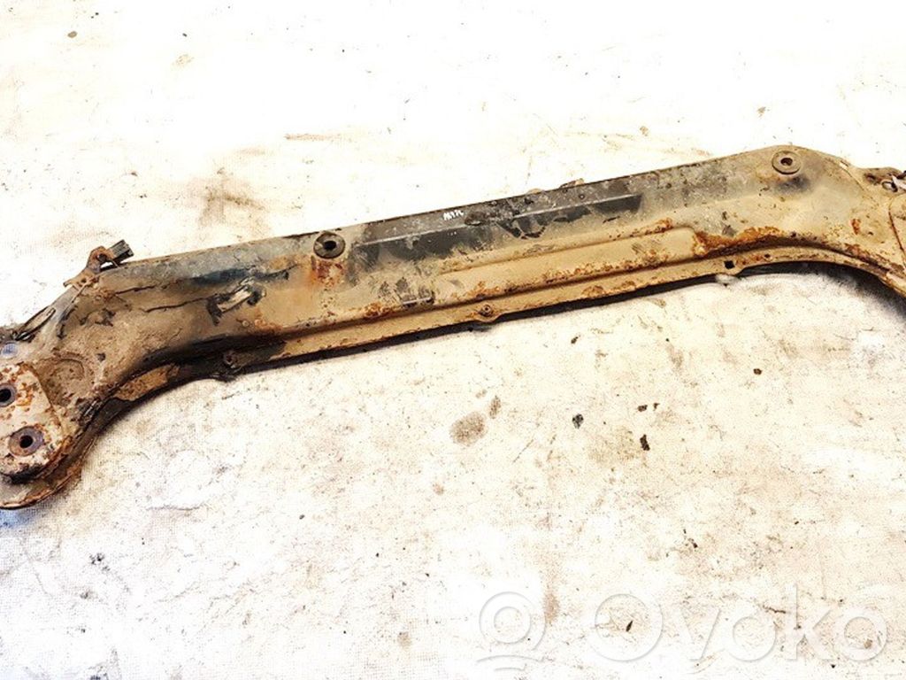 Engine mounting bracket
