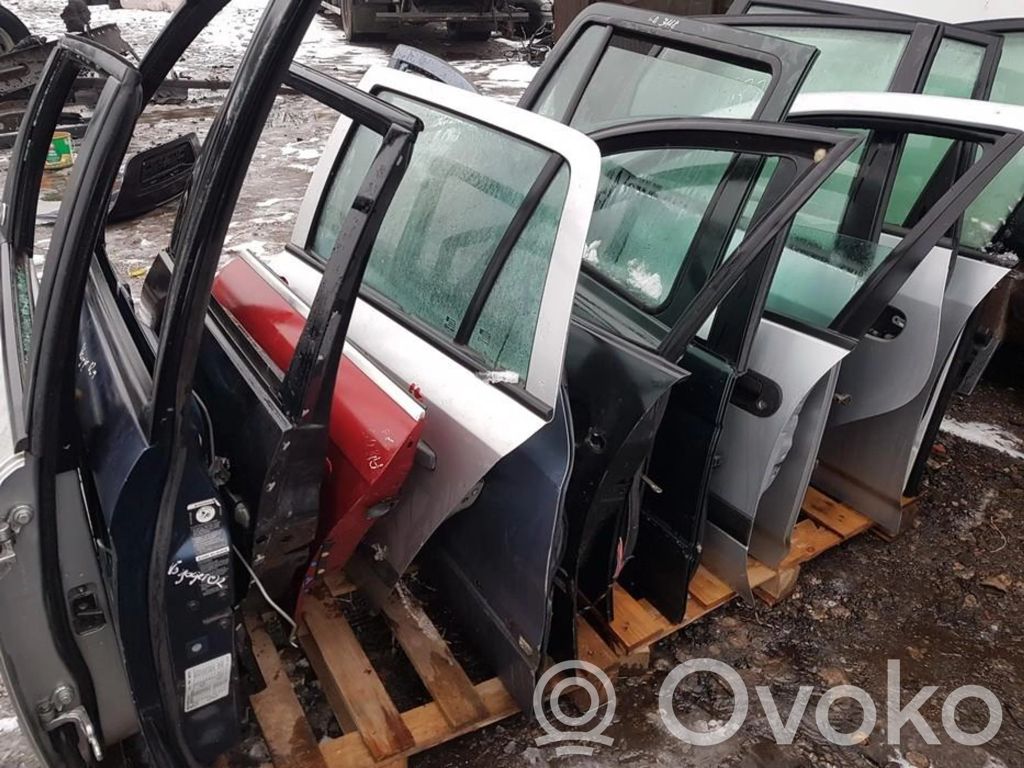 Aizmugurējās durvis   BALTOS,BALTOS
