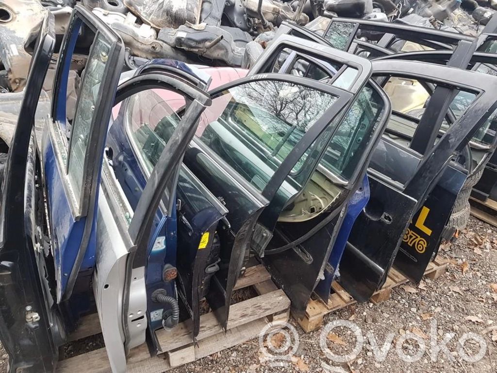 Priekinės durys   JUODOS,JUODOS